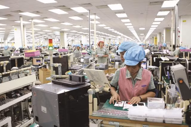 Hoạt động sản xuất ở nhà máy Samsung Bắc Ninh. Ảnh: Báo Hải Quan.