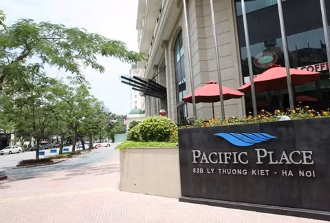 Tòa nhà cao 19 tầng được thiết kế theo tiêu chuẩn quốc tế, cũng là tòa nhà đầu tiên tại Hà Nội có khu để xe rộng rãi với 5 tầng hầm. Đây cũng là một trong những chung cư có giá dịch vụ cũng cao nhất Hà Nội.