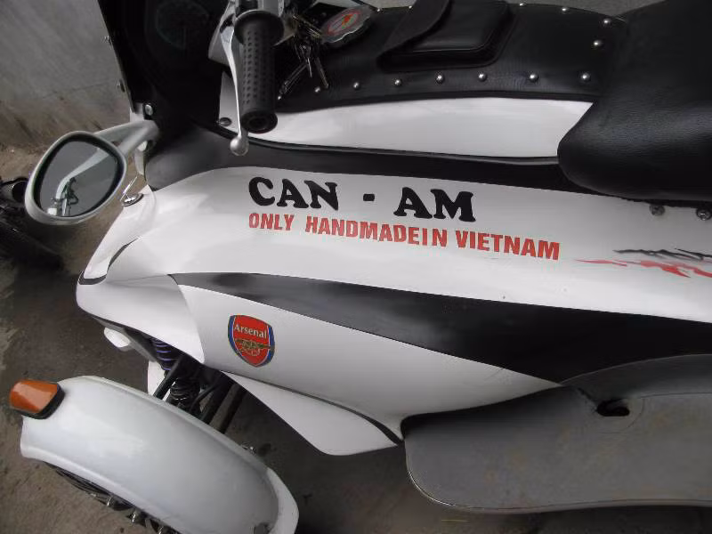 Theo chủ nhân của Can-Am Việt Nam, ngoài phần thân xe được học theo các hình ảnh trên mạng, còn lại các chi tiết khác, chủ nhân tự do sáng tạo.