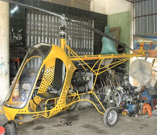 Dù đã "độ" hàng trăm xe máy các loại nhưng với anh Thắng đây là lần đầu tiên chế tạo máy bay. Mục đích chỉ là làm để thử nghiệm, để ngắm, để chơi nhưng anh không ngờ trong lần thực nghiệm, chiếc máy bay của anh đã thắng được trọng lượng và bay lên khỏi mặt đất khoảng 50 cm.
