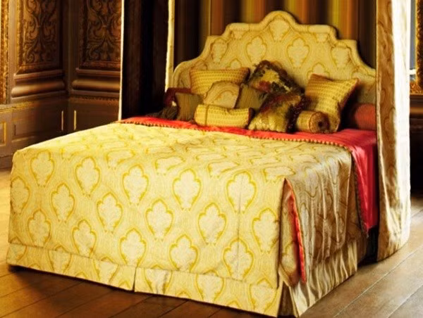 Chiếc giường đại gia Lê Ân đặt mua giá 4 tỷ đồng.