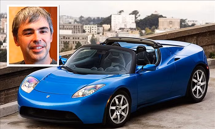 Nhà đồng sáng lập kiêm CEO của Google và là tỷ phú giàu thứ 13 của nước Mỹ, Larry Page dành sự tín nhiệm của mình cho mẫu xe điện Tesla Roadster trị giá 109.000 USD. Siêu xe này đi được 350 km mỗi khi đầy nhiên liệu và có vận tốc tối đa hơn 200 km/h.