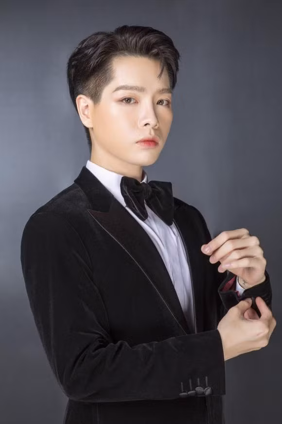 Nhung tinh huong 'kho do' khi dua mic cho fan hat cung cua sao Viet-Hinh-5