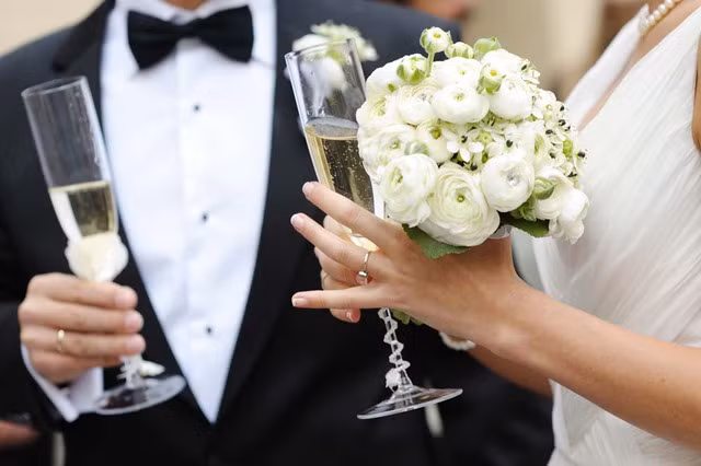 Lấy vợ 6 năm mới dẫn về ra mắt, bố chồng rụng rời chân tay Lay vo 6 nam moi dan ve ra mat, bo chong rung roi chan tay