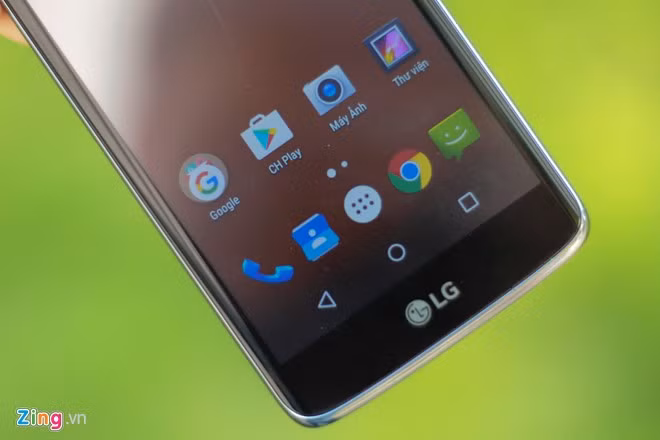 LG K7 chạy hệ điều hành Android 5.1, dùng chip MT6580 4 nhân, tốc độ 1,3 GHz.RAM 1 GB, bộ nhớ trong 8 GB, pin 2.125 mAh.