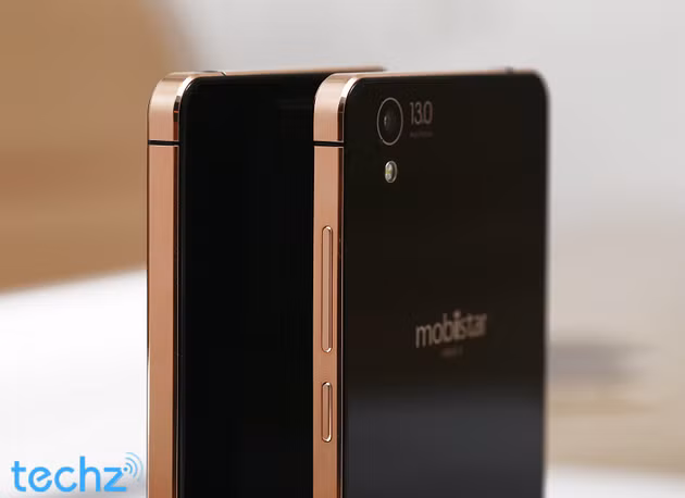  Mobiistar Prime X. Mobiistar Prime X có camera 13MP kèm đèn Flash trợ sáng, thiết kế camera đẹp và gọn gàng, người dùng có thể thỏa thích chụp ảnh ở bất cứ nơi đâu và bất cứ lúc nào, ngay cả trong điều kiện thiếu sáng. Đồng thời, camera selfie 5MP cùng góc chụp rộng đến 88 độ, cho phép chụp ảnh "tự sướng" càng đông càng vui hơn nữa. Máy được trang bị bộ vi xử lý 8 nhân MediaTek MT6592 có tốc độ 1.4 GHz, dung lượng RAM 2GB và bộ nhớ trong 16GB (hỗ trợ microSD 32GB).