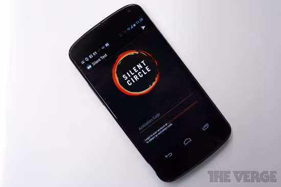  Silent Text. Đây là ứng dụng nhắn tin an toàn được phát triển bởi Silent Circle, một trong những công ty nổi tiếng trong việc phát triển chương trình truyền thông an toàn. Thành quả được xem là nổi tiếng nhất, công ty đã phát triển smartphone BlackPhone siêu an toàn, với các nội dung có thể chống lại chương trình theo dõi của NSA. Slient Text được cho là công cụ nhắn tin an toàn tuyệt đối, sử dụng các chương trình mã hóa tốt nhất có sẵn của Silent Circle, nhưng đòi hỏi thuê bao hàng tháng với giá khởi điểm từ 215.000 đồng