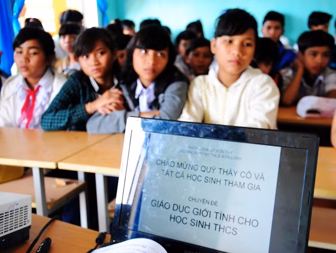 Nhiều nữ sinh cấp hai mang bụng bầu đến lớp hình ảnh 2 Nhieu nu sinh cap hai mang bung bau den lop hinh anh 2