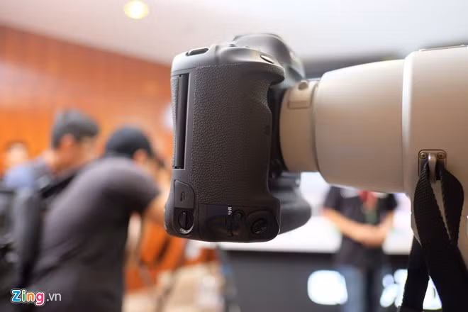 Theo Canon, hệ thống lấy nét của 1D X Mark II có 61 điểm, trong đó có 41 điểm cross-type, độ phủ lớn hơn 24% so với model tiền nhiệm 1D X. Khi chuyển sang lấy nét ở chế độ dùng Live View, 1D X Mark II dùng công nghệ Dual Pixel AF để lấy nét nhanh hơn.