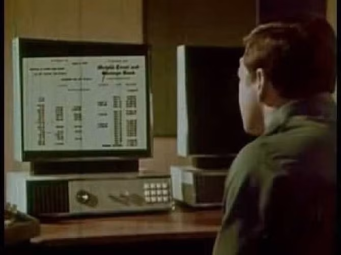  9. Internet – 1969. Vào những năm 1969, các kĩ sư từ UCLA đã gửi tới trung tâm nghiên cứu Stanford từ "LOG" qua một hệ thống mạng mới được phát minh gọi là ARPANET, đó chính là khởi đầu của mạng internet sử dụng ngày nay.