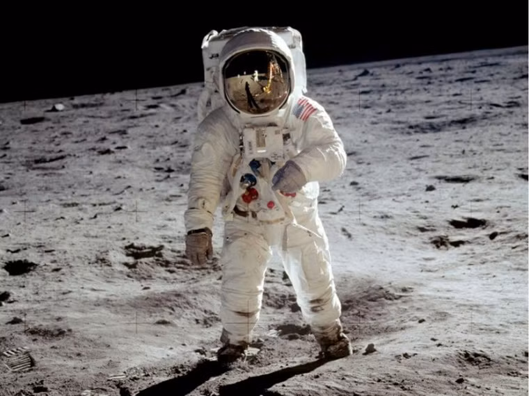 3 - Sử dụng cho phi hành gia NASA: trạng thái không trọng lượng và sống không gian bao la của vũ trụ có thể gây nên tình trạng “say sóng” ở các phi hành gia. Năm 2012, một báo cáo cho biết NASA từng phối hợp với công ty Epiomed Therapeutics, Inc để cung cấp loại bình xịt mũi có tên scopolamine INSCOP. Sử dụng scopolamine cho phép các phi hành gia nhanh chóng đưa ra cách giải quyết cũng như định hướng trong các trường hợp khẩn cấp.