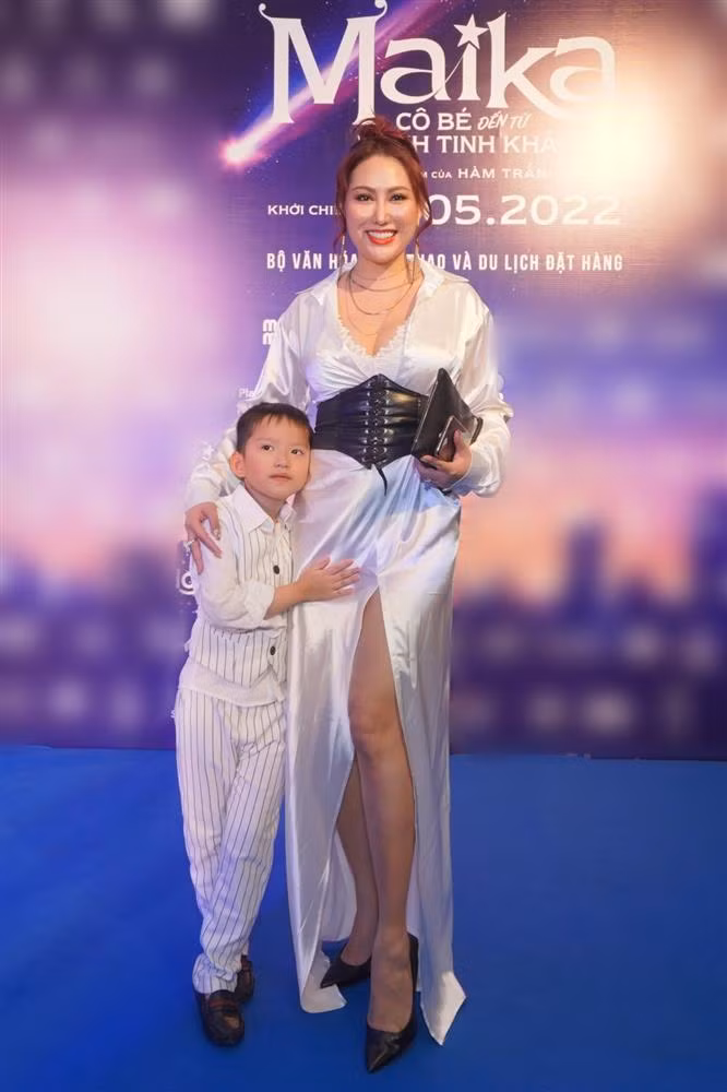Nha Phuong mot minh giua loat gia dinh Vbiz hao hung khoe con-Hinh-5