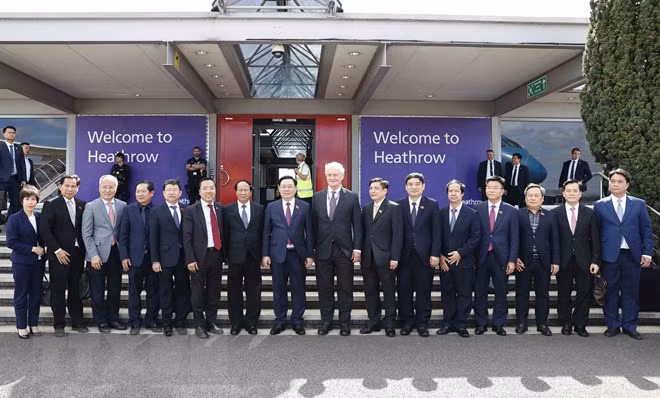 Chủ tịch Quốc hội đến London, bắt đầu thăm chính thức Vương quốc Anh - Hình 10 Chu tich Quoc hoi den London, bat dau tham chinh thuc Vuong quoc Anh-Hinh-10