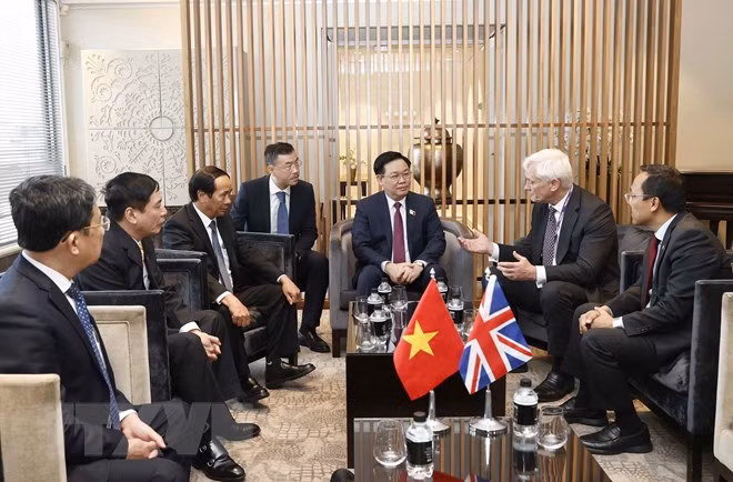 Chủ tịch Quốc hội đến London, bắt đầu thăm chính thức Vương quốc Anh - Hình 9 Chu tich Quoc hoi den London, bat dau tham chinh thuc Vuong quoc Anh-Hinh-9