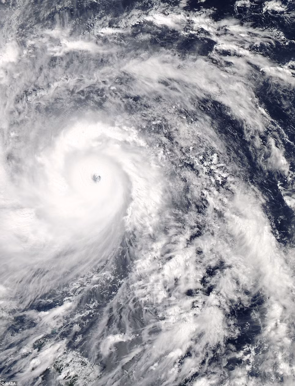 Hình ảnh siêu bão Haiyan trước khi đổ bộ vào Philippines được vệ tinh NASA chụp ngày 7/10.