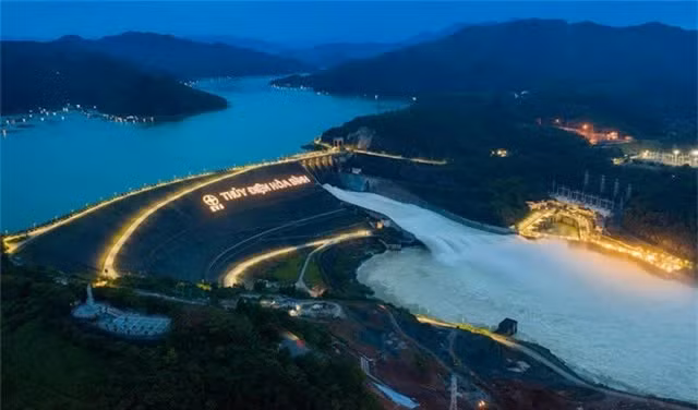 Đập thủy điện nào của Việt Nam chịu được 4 quả bom nguyên tử? - Hình 2 Dap thuy dien nao cua Viet Nam chiu duoc 4 qua bom nguyen tu?-Hinh-2