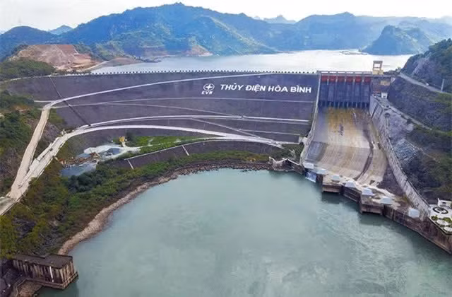Đập thủy điện nào của Việt Nam chịu được 4 quả bom nguyên tử? Dap thuy dien nao cua Viet Nam chiu duoc 4 qua bom nguyen tu?