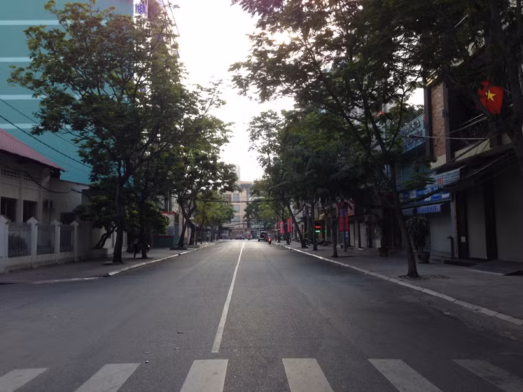 Hôm nay, hầu như các cửa hàng kinh doanh buôn bán đều đóng cửa nghỉ Tết.