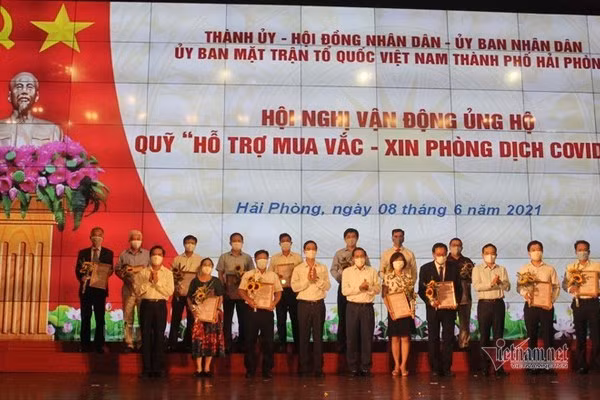 Mot doanh nghiep ung ho Hai Phong 100 ty mua vac xin Covid-19