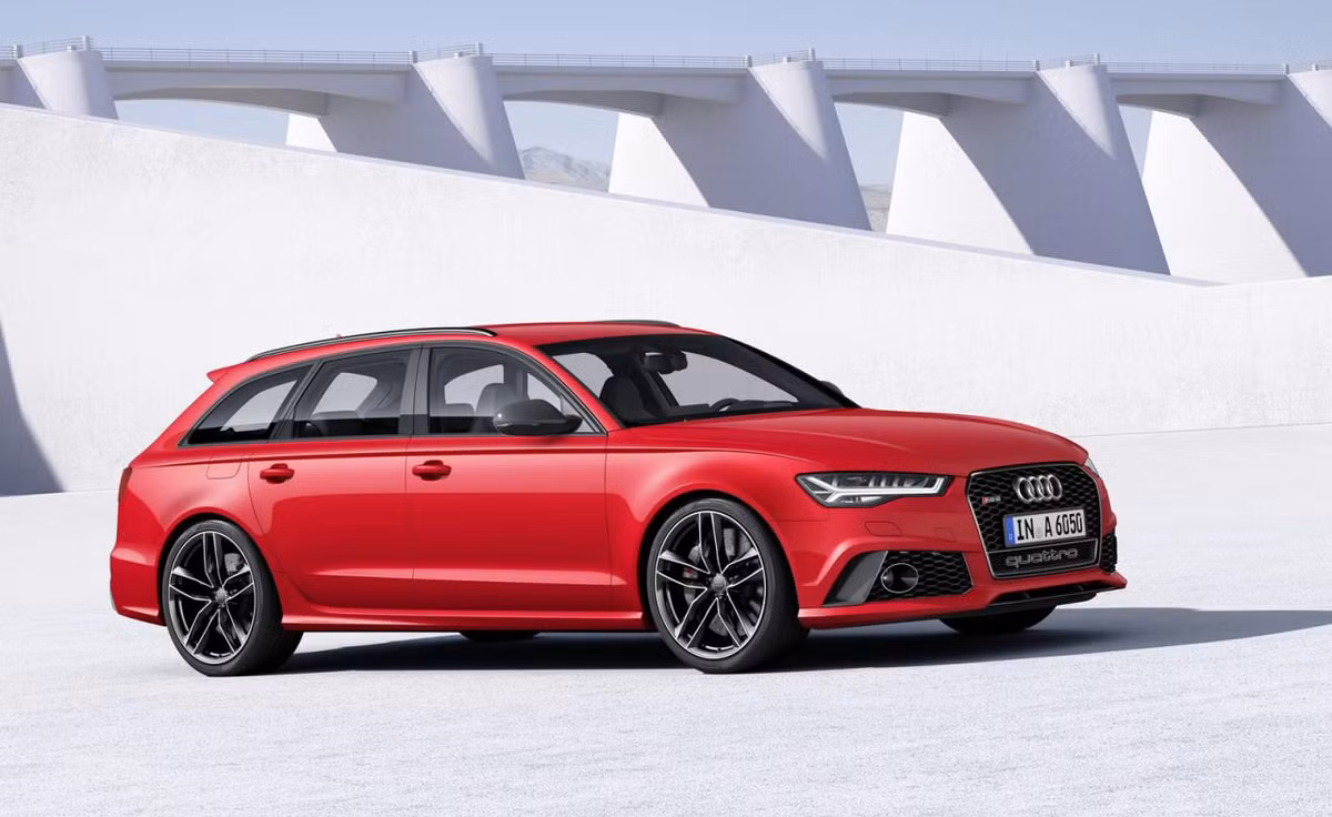 Các phiên bản của gia đình Audi A6 2015 được nâng cấp lưới tản nhiệt phía trước, hệ thống đèn pha trước, hãm xung, cửa và ống xả.