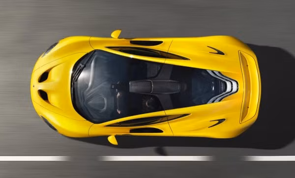 McLaren P1 – 903 mã lực: Đây là mẫu xe động cơ lai của nhà sản xuất McLaren của Anh. Tất cả các xe McLaren P1 đều được bán hết trước khi sản xuất. Với công suất lớn, nó có thể đạt tốc độ tối đa 350 km/h.