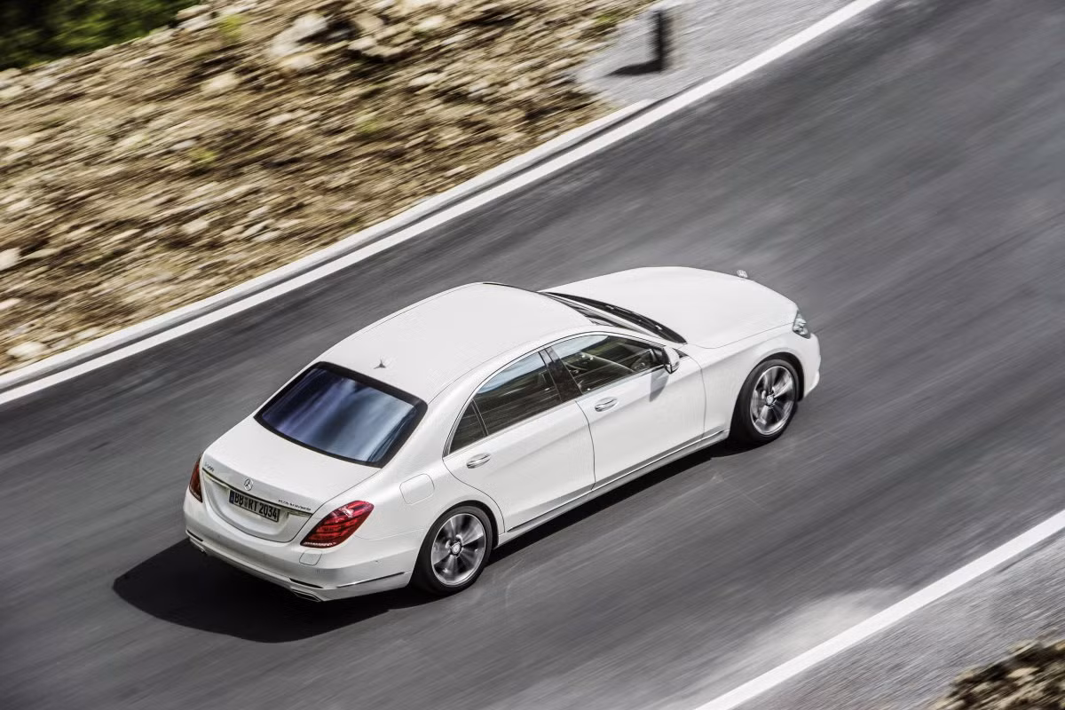 Xe có kiểu dáng giống với các phiên bản khác của dòng xe S-Class đình đám của Mercedes.
