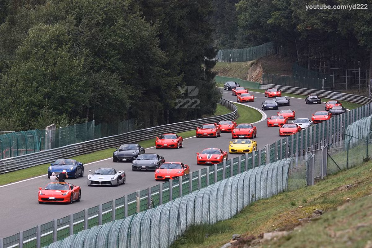 Hàng trăm siêu xe Ferrari và chủ sở hữu của chúng diễu hành trên đường đua F1 Spa Francorchamps ở Bỉ.