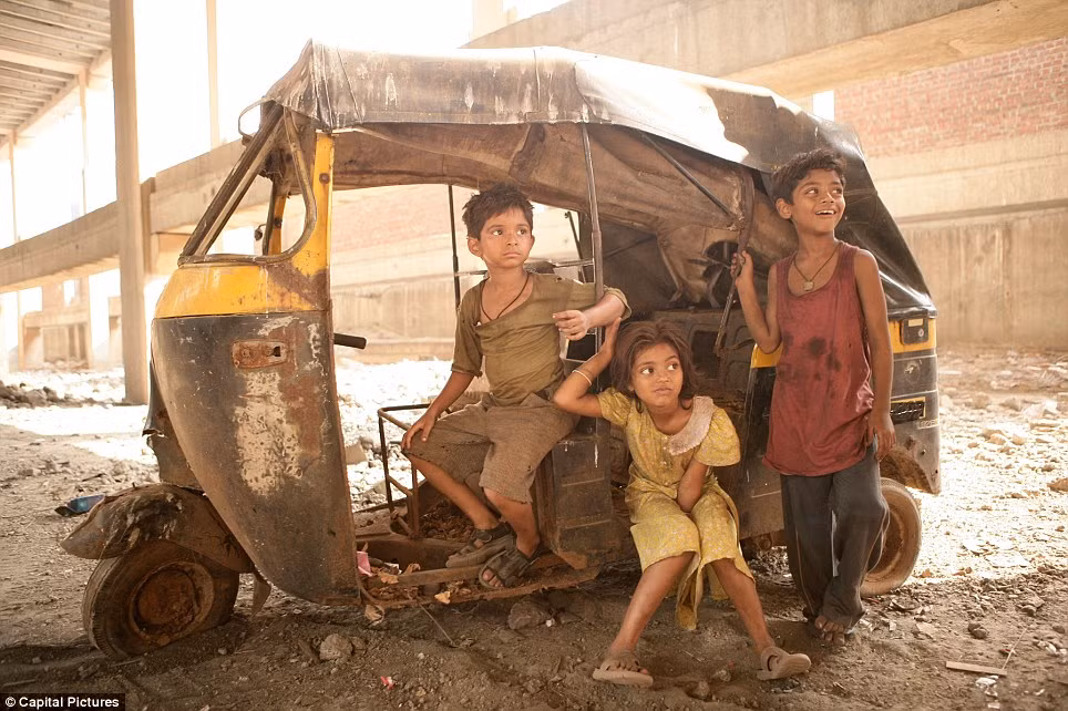 Khu ổ chuột Dharavi từng được lựa chọn là địa điểm quay chính cho bộ phim Tỷ phú ổ chuột vào năm 2008.