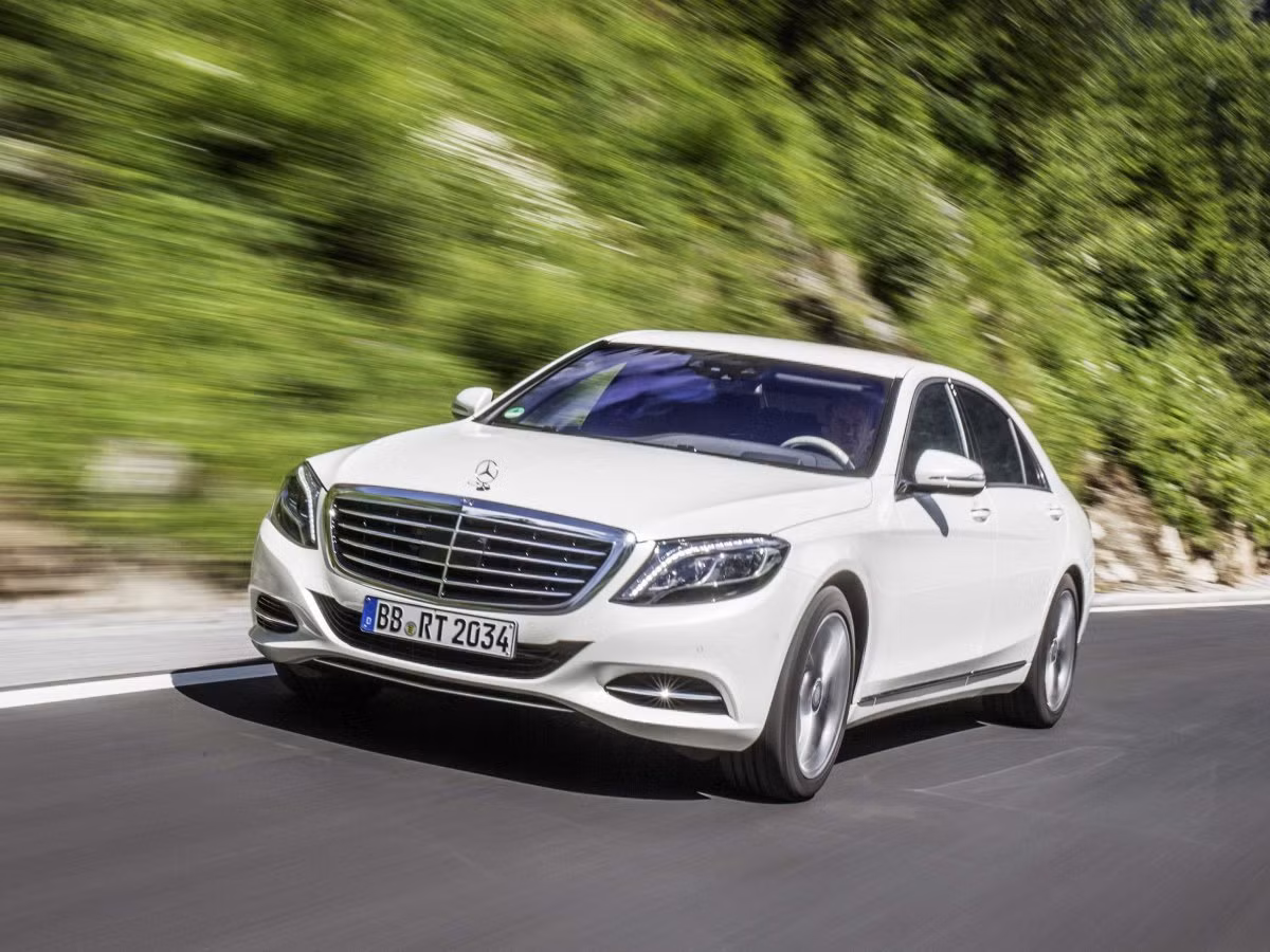 S550 Plug-In Hybrid là phiên bản động cơ lai đầu tiên trong dòng S-Class của Mercedes.