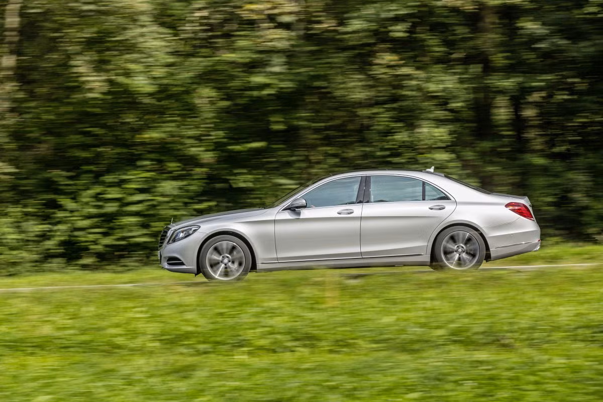 Giá chính thức của S550 Plug-In Hybrid chưa được tiết lộ.
