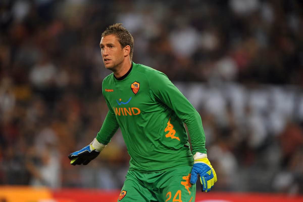 Maarten Stekelenburg nằm trong top 10 thủ thành hay nhất thế giới nên việc chuyển tới đội bóng thành Rome với giá 6 triệu euro là mức giá quá hời cho AS Roma.
