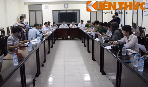 Cũng trong tối 17/10, UBND quận 12 đã tổ chức họp báo để thông tin nhanh về vụ nổ. Theo đó, có 1 người chết, 4 người bị thương và 2 người bị mất tích. Ngoài ra, về cơ sở vật chất, bước đầu xác định 1 khu nhà xưởng và 7 căn nhà dân đổ sập hoàn toàn.