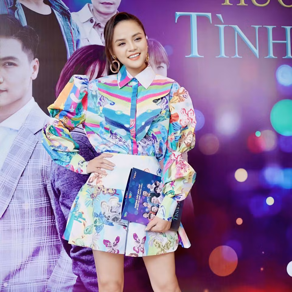 Thu Quynh khoe duong cong giau kin tren phim 