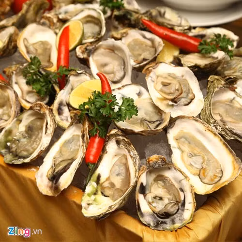 Tuy nhiên BHL lưu ý toàn đội không được ăn các món tươi sống, tất cả đều phải đuợc qua chế biến kỹ càng để tránh tình trạng đau ốm, ngộ độc ngoài ý muốn.