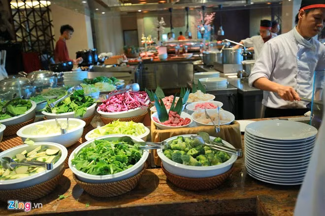 Ngoài ăn các thực phẩm chứa nhiều chất đạm, bác sĩ cũng nhắc nhở các tuyển thủ chú ý bổ sung rau xanh và hoa quả để bù đắp vitamin.