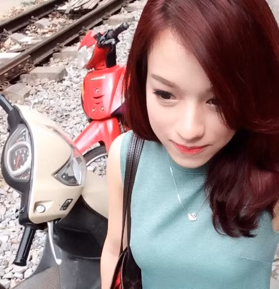 Có lợi thế là chất đọc tốt nên Hoàng Mi thuận lợi trong việc là BTV thể thao. Tuy nhiên, có trường hợp cô gặp tai nạn nghề nghiệp: “Mình đọc nhầm tên cầu thủ tiếng Anh vì khá khó nhớ. Đây cũng là một điều khó khi có nhiều vận động viên nước ngoài có tên rất khó đọc, khi nói trực tiếp có lúc sẽ bị nhanh và không kịp sửa”.