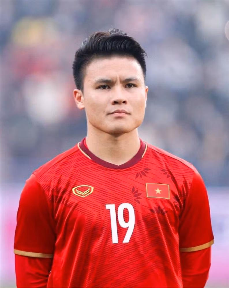 Quang Hai bong mat hut tren san co, nguyen nhan la gi?