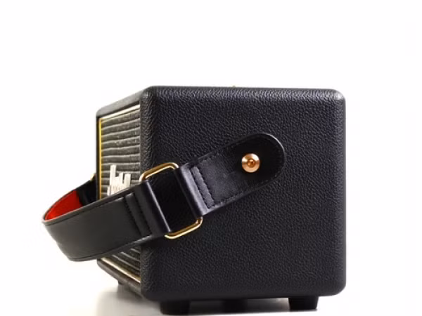 Bên cạnh hai loa vệ tinh đường kính 3/4 inch, loa di động này còn được Marshall trang bị loa siêu trầm 4inch mang đến một không gian âm thanh sống động và trung thật nhất cho người dùng ở bất cứ đâu.