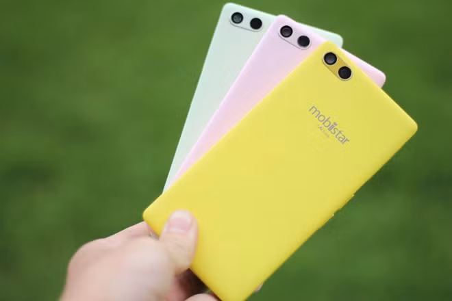 Điện thoại Mobiistar Lai Yuna làm bằng nhựa nguyên khối với 7 màu sắc khác nhau, trong đó có bản vàng, vàng hồng.