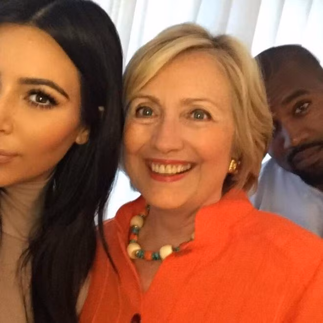 Tiếp đến là bức ảnh của cặp vợ chồng Kim và Kanye West cùng Bộ trưởng Hillary Clinton. Sau khi Kanye đưa ra một tuyên bố hùng hồn sẽ tranh cử tổng thống vào năm 2020, đây có thể sẽ là một bức ảnh gồm 2 tổng thống, một đệ nhất phu nhân.