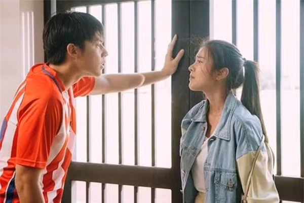 Nghe vo ren ri trong nha ga hang xom, toi tong cua thi bat khoc truoc su that