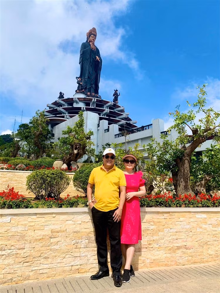 Bo me chong Le Au Ngan Anh song sang chanh, du lich khap noi-Hinh-6
