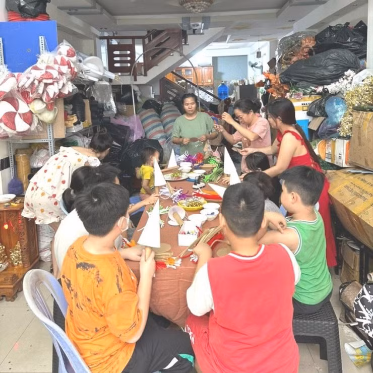 Cay thong handmade len ngoi trong mua giang sinh 2023-Hinh-2