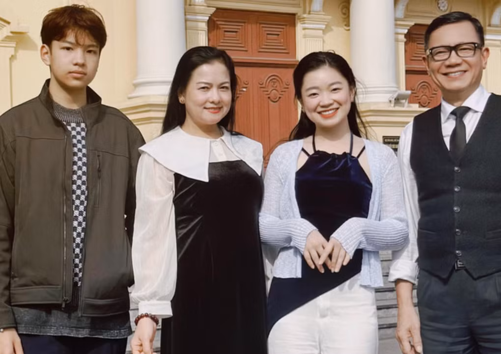 Hôn nhân bền chặt của 2 cặp đôi nghệ sĩ quân đội nổi tiếng miền Bắc - Hình 3 Hon nhan ben chat cua 2 cap doi nghe si quan doi noi tieng mien Bac-Hinh-3