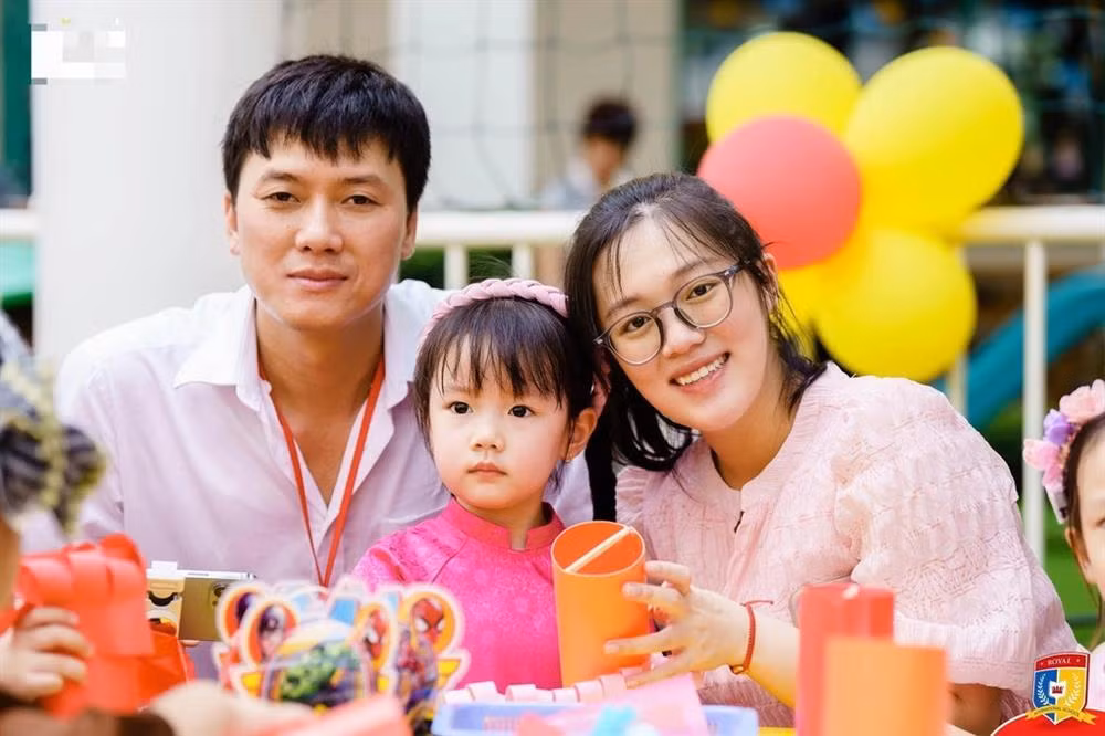 Trong cuộc trò chuyện cùng phóng viên Dân Trí hồi tháng 5, Quách Ngọc Tuyên cho biết, dù anh và vợ chênh lệch tuổi tác khá nhiều nhưng cả hai có sự dung hòa về tính cách. Đến thời điểm hiện tại, vợ chồng anh chưa xảy ra những vấn đề cãi vã to tát và vẫn vui vẻ mỗi ngày.