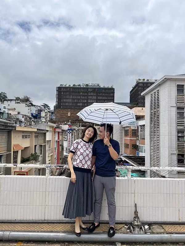 Hoa hau Tran Thu Ngan sau 7 nam dang quang gio lam gi, o dau?-Hinh-8