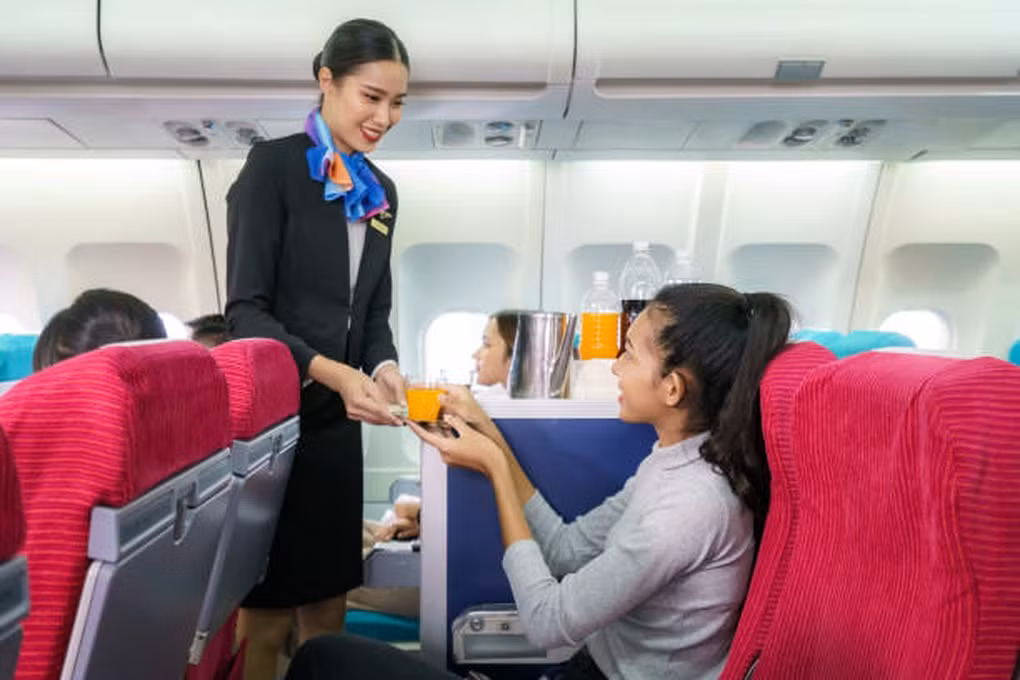 Nu tiep vien hang khong bat mi chuyen bi quay roi tinh duc-Hinh-2