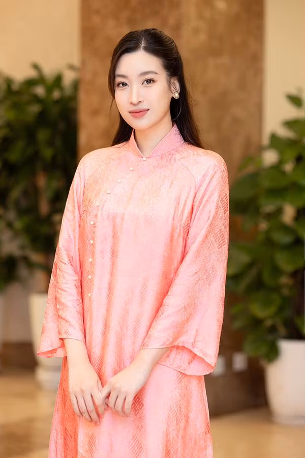 Chong Hoa hau Do My Linh 'boc phot' hinh anh xinh dep cua vo-Hinh-7