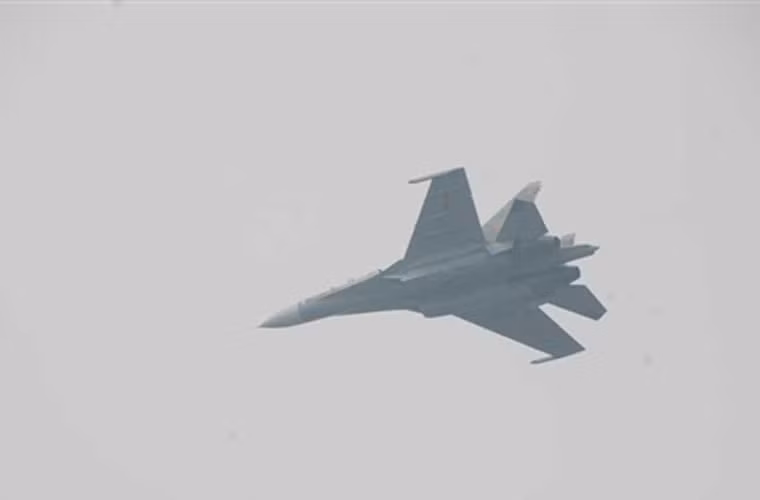 Cùng với MiG-21, Su-22 và Su-27, Su-30MK2 sẽ góp phần bảo vệ vững chắc vùng trời, vùng biển đất nước Việt Nam trong nhiều năm tới. Ảnh: Tiền Phong