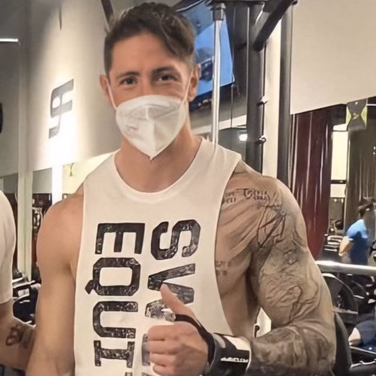 Fernando Torres khoe co bap san chac
